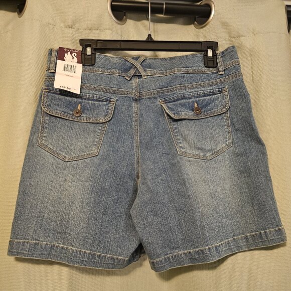 Gloria Vanderbilt Shorts - Picture 2 of 4